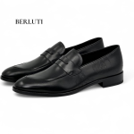 Berluti лоферы с перемычкой и фирменным узором бренда на кожаной подошве