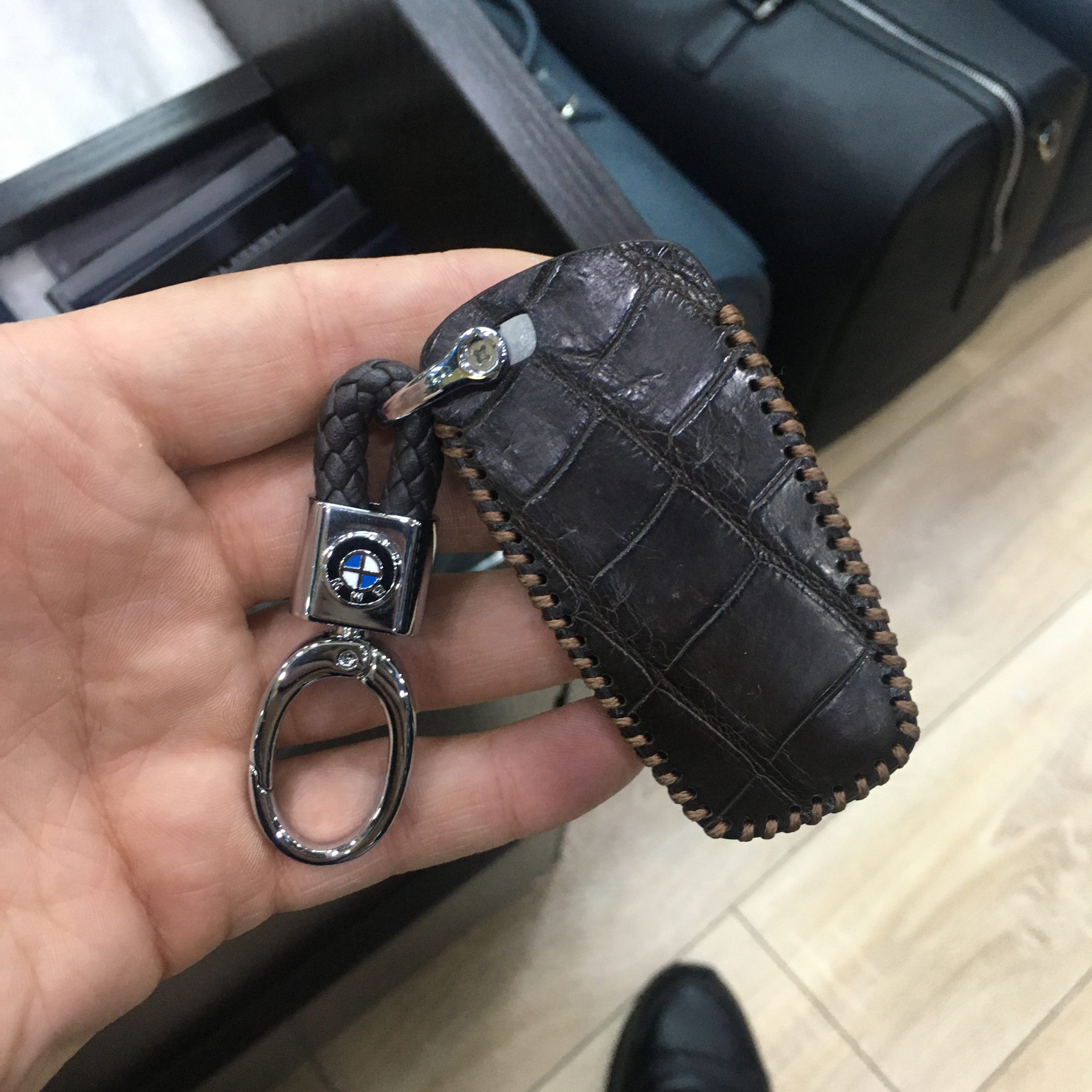 bmw-chehol-krokodil-malenkij-korichnevyj.jpg BMW чехол крокодил маленький коричневый — изображение 1