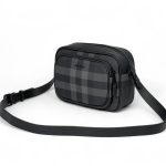 BURBERRY мессенджер серый из канвы в клетку с наружным карманом на молнии с металлической надписью
