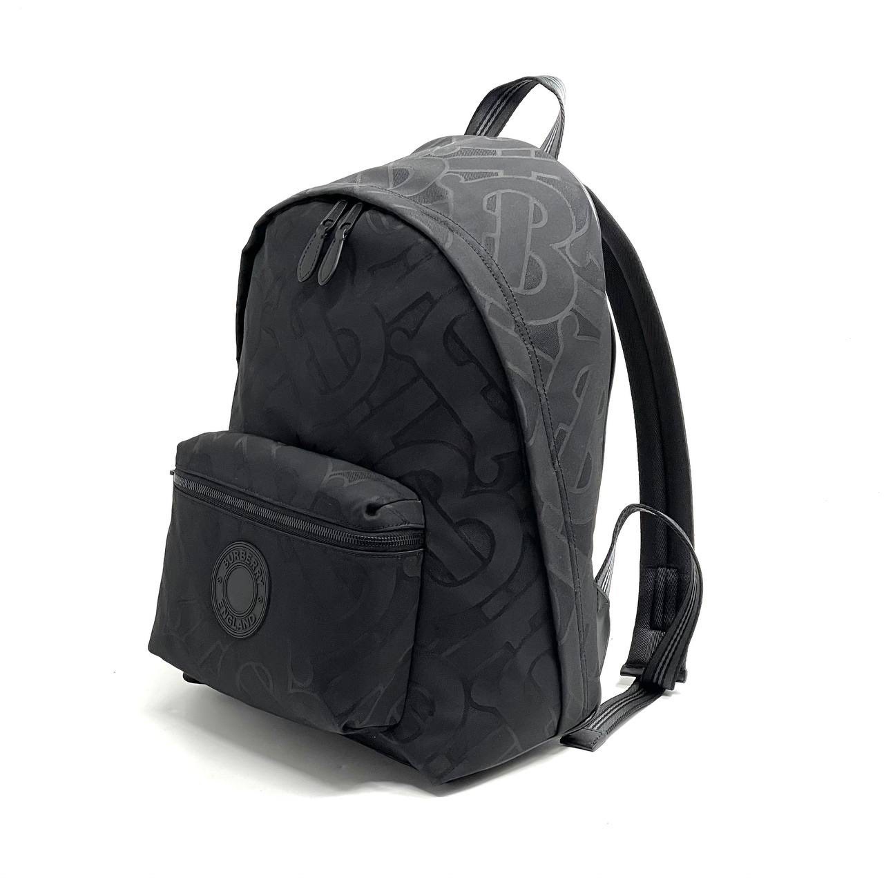 burberry-ryukzak-tekstil-monogramma-chernyj-kruglyj-logotip.jpg BURBERRY рюкзак текстиль монограмма черный круглый логотип — изображение 1