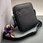 BV мессенджер 2 кармана на молнии по бокам теленок черный