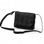 BV мессенджер из гладкой кожи крупное плетение внутри из замши