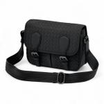 BV мессенджер мелкое плетение черная кожа теленка с клапаном и двумя передними карманами с ремнями на магнитах