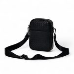 BV мессенджер мелкое плетение телячья кожа черного цвета два замка на молнии и один дополнительный карман спереди