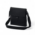 BV мессенджер спереди крупное плетение сзади гладкая телячья кожа черного цвета на клапане