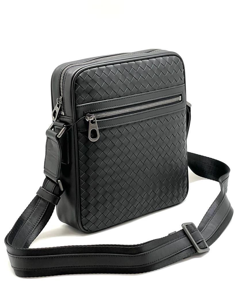 bv-messendzher-telenok-malenkij-s-karmanom-na-molnii-speredi-chernyj.jpg BV мессенджер теленок маленький с карманом на молнии спереди черный — изображение 1