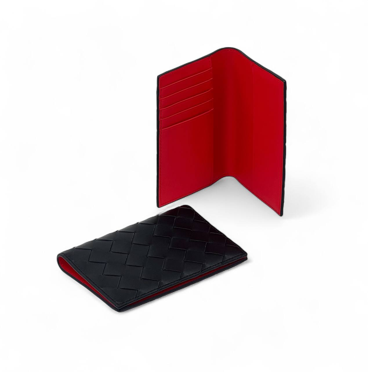 bv-oblozhka-dlya-pasporta-iz-kozhi-yagnenka-krupnoe-pletenie-s-naruzhi-chernogo-czveta-vnutri-krasnogo-czveta.png BV обложка для паспорта из кожи ягненка крупное плетение с наружи черного цвета внутри красного цвета — изображение 1