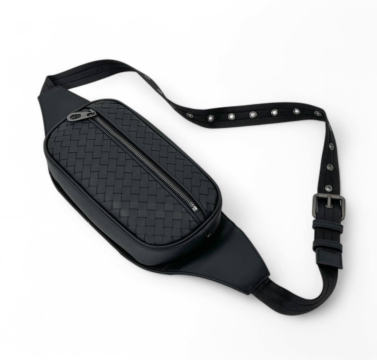 bv-poyasnaya-sumka-telenok-na-molnii-chernaya-ovalnaya-forma.jpg BV поясная сумка теленок на молнии черная овальная форма — изображение 1