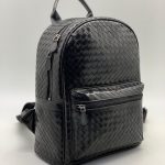 BV рюкзак плетеный с карманом на молнии спереди черный