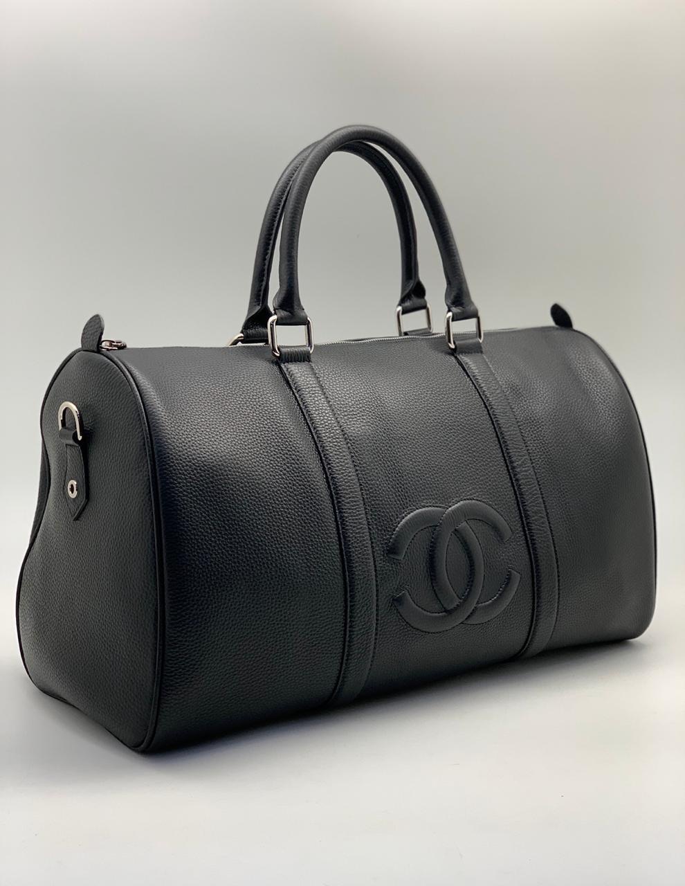 chanel-dorozhnaya-sumka-45-sm-gladkaya-kozha-tisnenyj-logotip-chernaya.jpg CHANEL дорожная сумка 45 см гладкая кожа тисненый логотип черная — изображение 1
