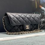 CHANEL классическая мини-сумка конверт из жчерной гладкой кожи фурнитура золото