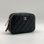 CHANEL клатч на молнии 15 см гладкая кожа в клетку черный фурнитура серебро