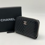 CHANEL кошелек на молнии кожа Caviar в полоску черный логотип серебро