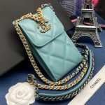 CHANEL мини-сумка чехол для телефона в клетку голубая с клапаном