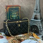 CHANEL мини-сумка гладкая кожа в клетку прямоугольная черная