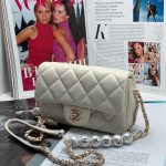 CHANEL сумка 2.55 гладкая кожа в клетку 18 см кремовая