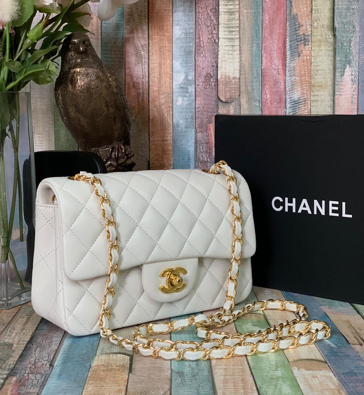 chanel-sumka-2-55-gladkaya-kozha-v-kletku-20-sm-belaya-furnitura-zoloto-2.jpg CHANEL сумка 2.55 гладкая кожа в клетку 20 см белая фурнитура золото — изображение 1