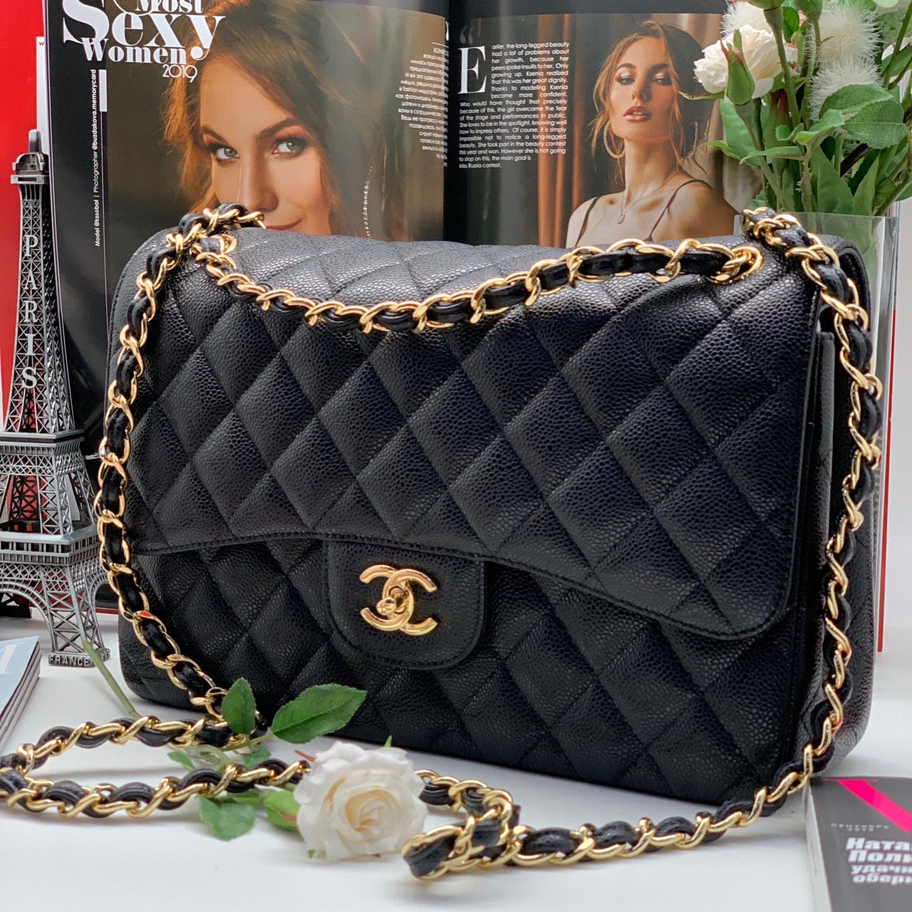 chanel-sumka-2-55-kozha-caviar-v-kletku-30-sm-chernaya-furnitura-zoloto.jpg CHANEL сумка 2.55 кожа Caviar в клетку 30 см черная фурнитура золото — изображение 1