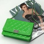 CHANEL сумка Boy гладкая кожа глянец в клетку зеленая SALE