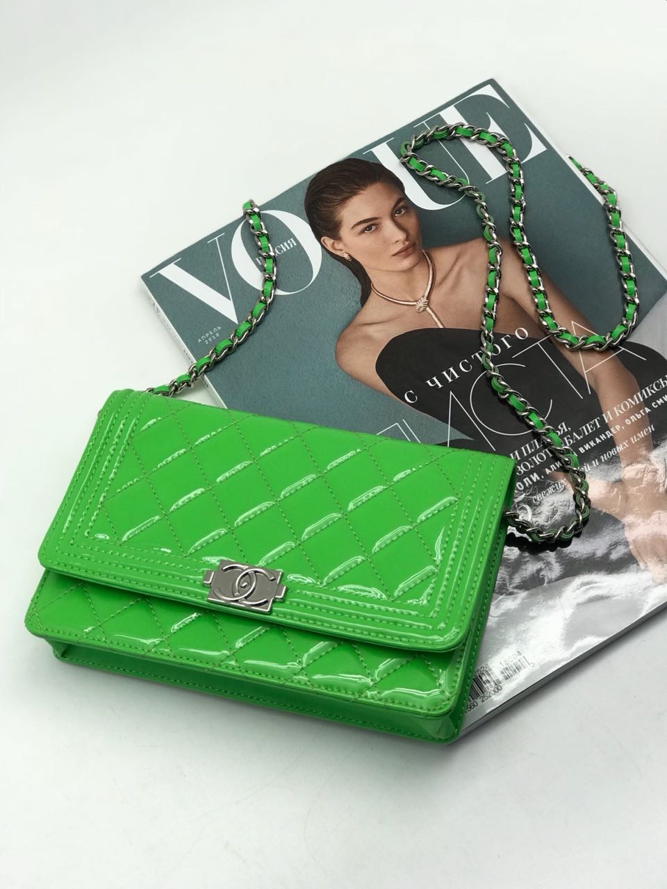 chanel-sumka-boy-gladkaya-kozha-glyanecz-v-kletku-zelenaya-sale.jpg CHANEL сумка Boy гладкая кожа глянец в клетку зеленая SALE — изображение 1
