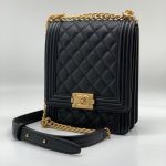 CHANEL сумка Boy кожа Caviar в клетку вертикальная черная