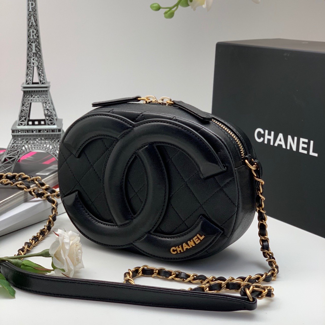 chanel-sumka-camera-gladkaya-kozha-v-kletku-bolshoj-logotip-chernaya.jpg CHANEL сумка Camera гладкая кожа в клетку большой логотип черная — изображение 1