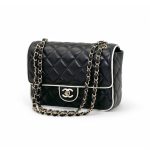 CHANEL сумка черная гладкая кожа с белой окантовкой золото