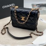 CHANEL сумка из черной гладкой кожи с твердым клапаном квадратная