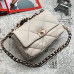 CHANEL сумка-конверт 26 см молочная