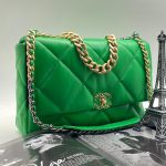 CHANEL сумка-конверт 36 см зеленая