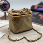 CHANEL сумка квадратная гладкая кожа в клетку золотая маленькая