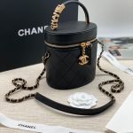 CHANEL сумка вечерняя маленькая с твердой ручкой и ремешком вплетенном в цепочку из черной кожи