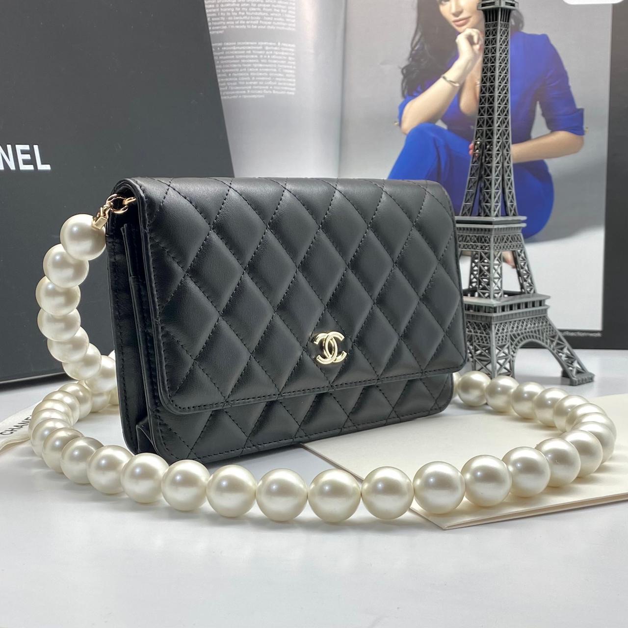 chanel-sumka-woc-gladkaya-kozha-v-kletku-chernaya-furnitura-zoloto-na-busah.jpg CHANEL сумка Woc гладкая кожа в клетку черная фурнитура золото на бусах — изображение 1