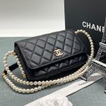 CHANEL сумка Woc гладкая кожа в клетку черная с бусами вместо цепочки фурнитура золото