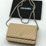 CHANEL сумка Woc гладкая кожа в полоску бежевая фурнитура серебро