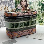 DIOR косметичка текстиль буквы светло-зеленая полоса