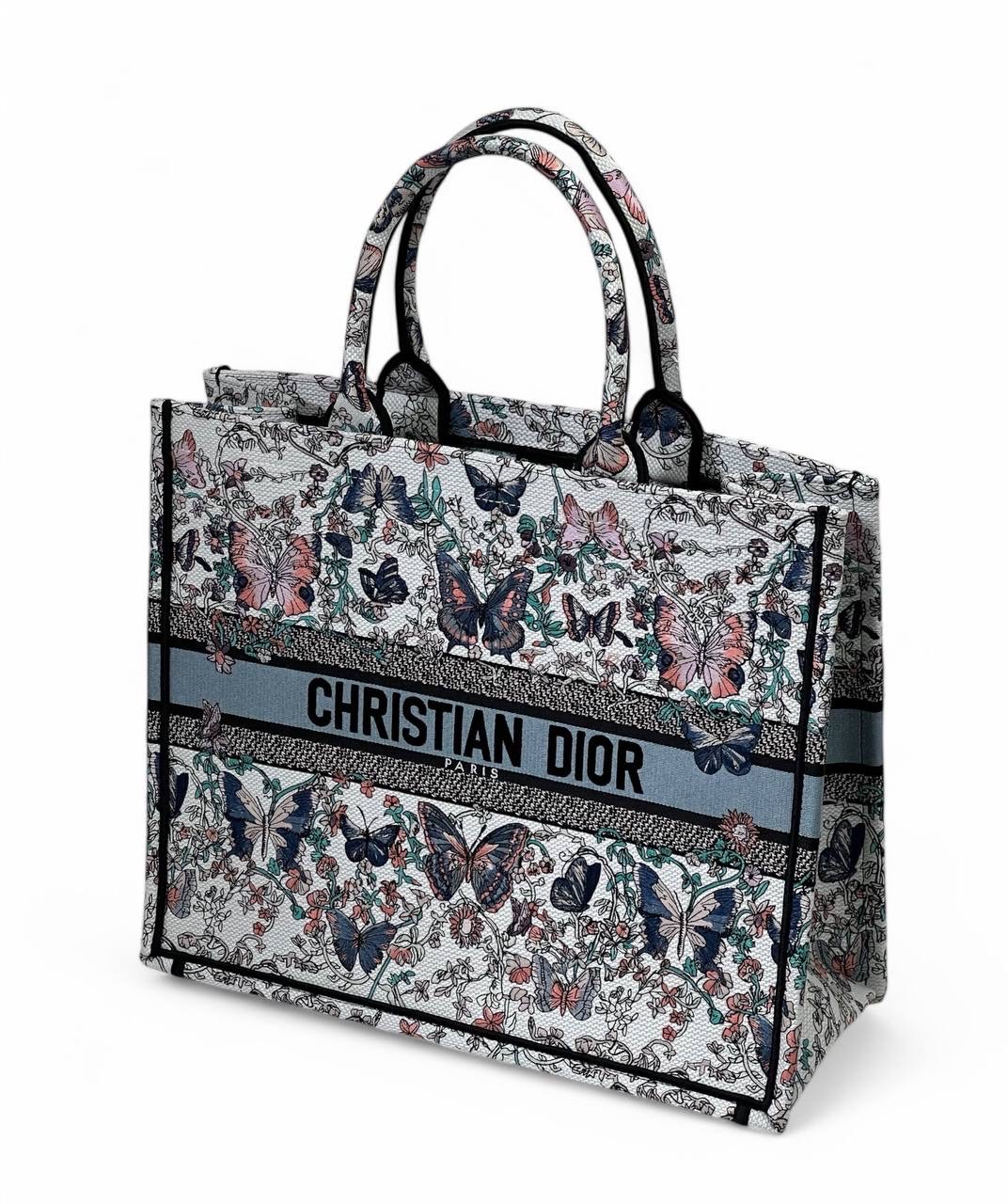 dior-sumka-book-tote-tekstil-42-sm-golubaya-babochki.jpg DIOR сумка Book Tote текстиль 42 см голубая бабочки — изображение 1
