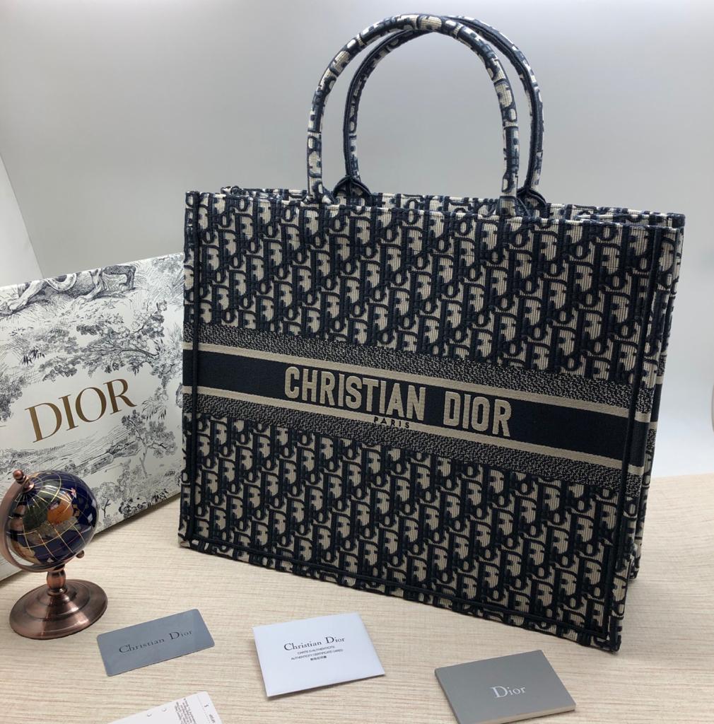 dior-sumka-book-tote-tekstil-monogramma-bolshaya-sinyaya.jpg DIOR сумка Book Tote текстиль монограмма большая синяя — изображение 1
