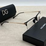 DOLCE GABBANA оправа с черным ободом сверху и черными душками на золоте