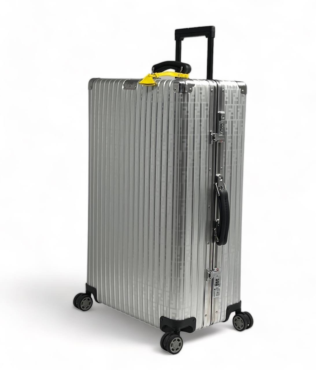 fendi-65-sm-chemodan-serebro.jpg FENDI 65 см чемодан серебро — изображение 1