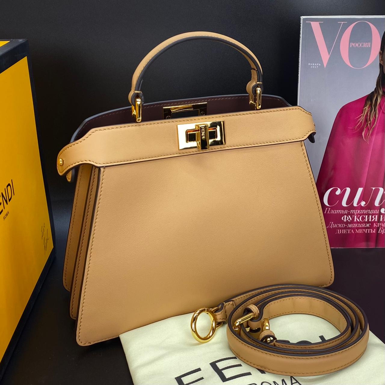 fendi-sumka-peekaboo-25-cm-bezhevaya-furnitura-zoloto.jpg FENDI сумка PEEKABOO 25 cм бежевая фурнитура золото — изображение 1
