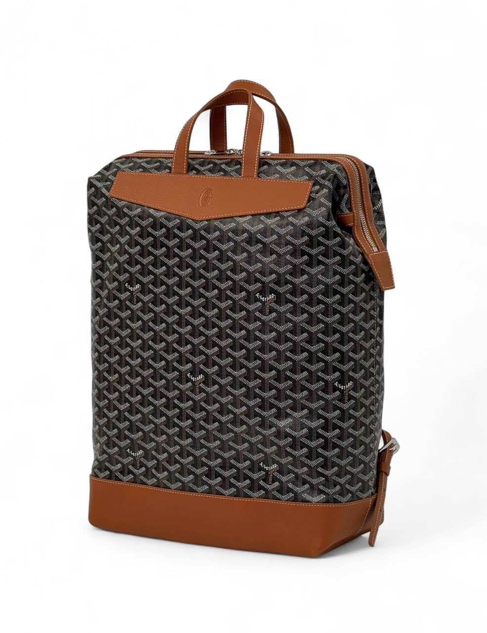 goyard-ryukzak-iz-kanvy-s-korichnevymi-kozhanymi-ruchkami.png GOYARD рюкзак из канвы с коричневыми кожаными ручками — изображение 1