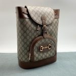 GUCCI рюкзак Gucci Horsebit 1955 текстиль GG Supreme бежевого в коричневую монограмму Отделка из кожи коричневого цвета