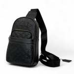 GUCCI слинг кожа тисненная в монограмму черная с кожаной полоской по центру