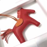 HERMES брелок лошадка красная с красной гривой
