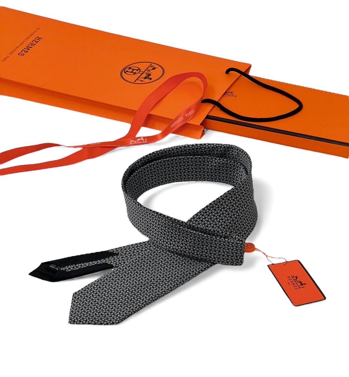 hermes-galstuk-cherno-seryj.jpg HERMES галстук черно-серый — изображение 1