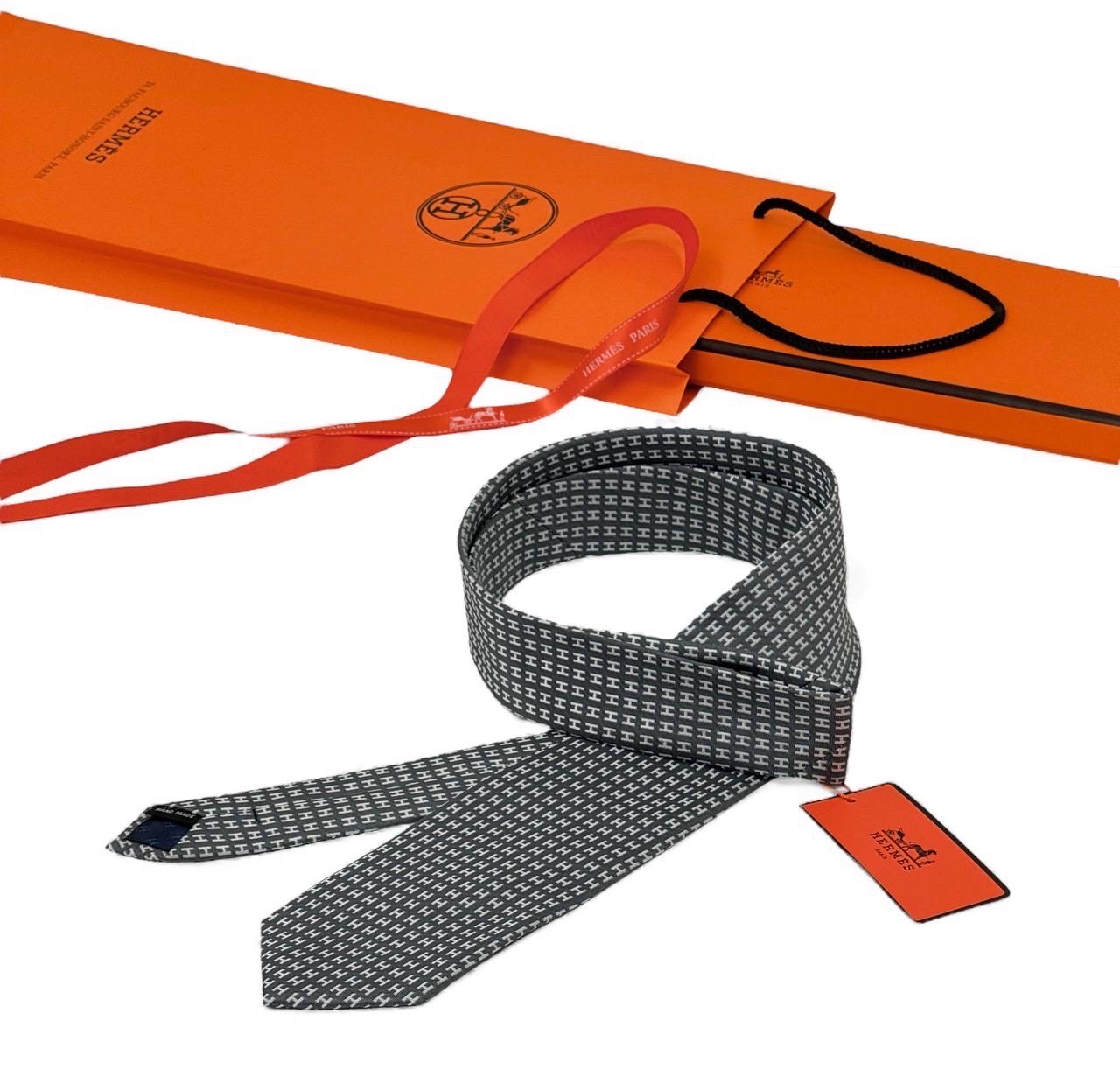 hermes-galstuk-seryj-3.jpg HERMES галстук серый — изображение 1