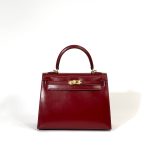 HERMES Kelly 25 см сумка красная гладкая кожа золото