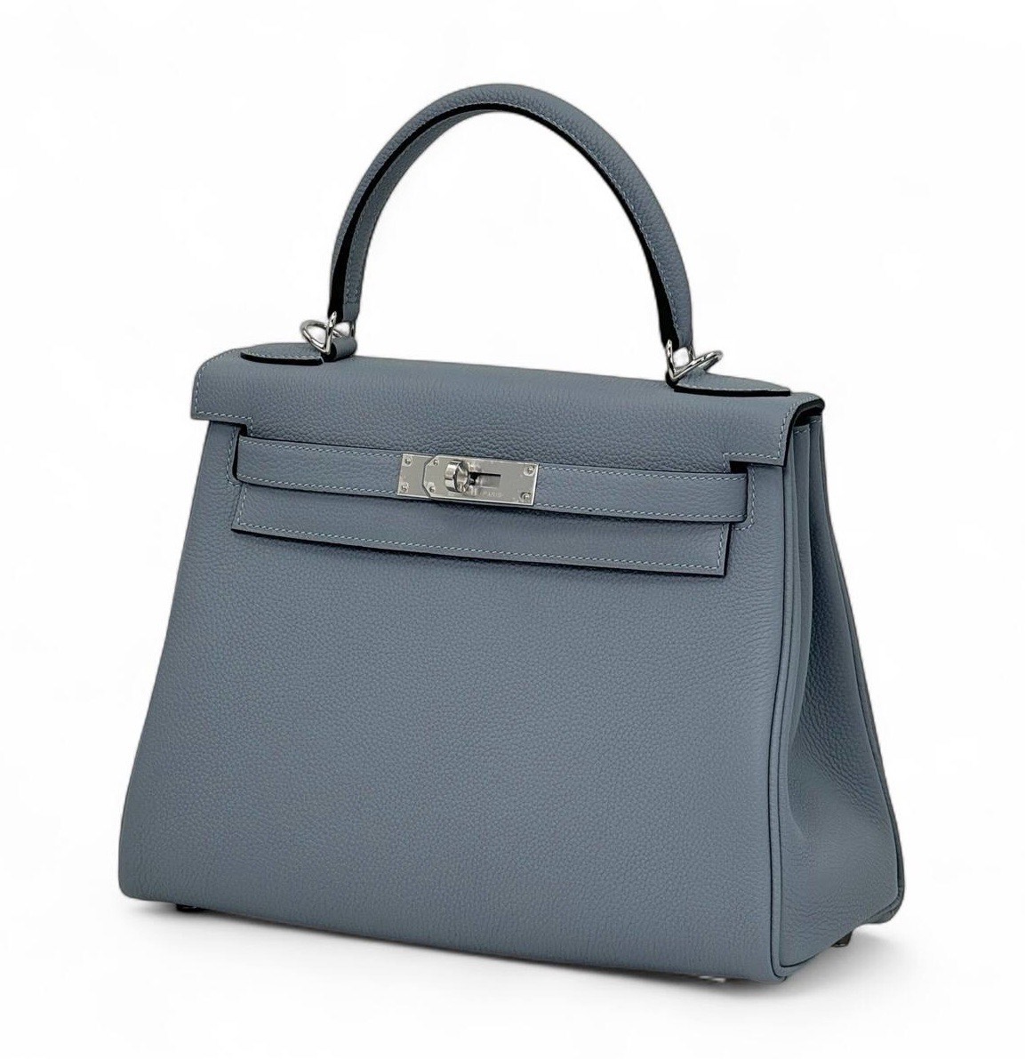 hermes-kelly-28-sm-sumka-golubaya-kozha-togo-serebro.jpg HERMES Kelly 28 см сумка голубая кожа того серебро — изображение 1