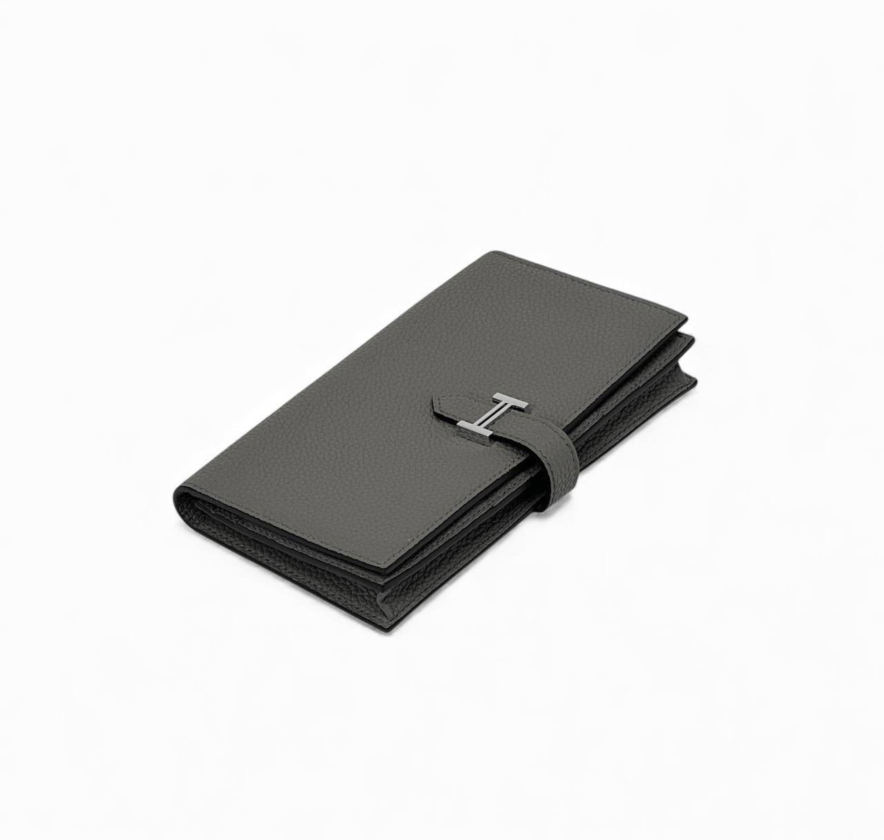 hermes-koshelek-kozha-togo-s-hlyastikom-seryj-furnitura-h-serebro.jpg HERMES кошелек кожа Того с хлястиком серый фурнитура H серебро — изображение 1